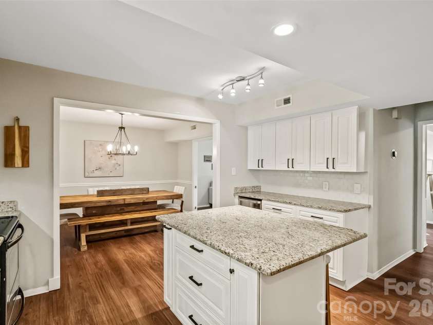 9151 Hinson Drive, Matthews, NC 28105.  MLS# CAR4432115, YatesRealty ID 55800. 