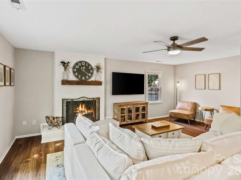 9151 Hinson Drive, Matthews, NC 28105.  MLS# CAR4432115, YatesRealty ID 55800. 