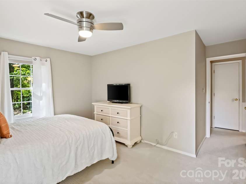 9151 Hinson Drive, Matthews, NC 28105.  MLS# CAR4432115, YatesRealty ID 55800. 