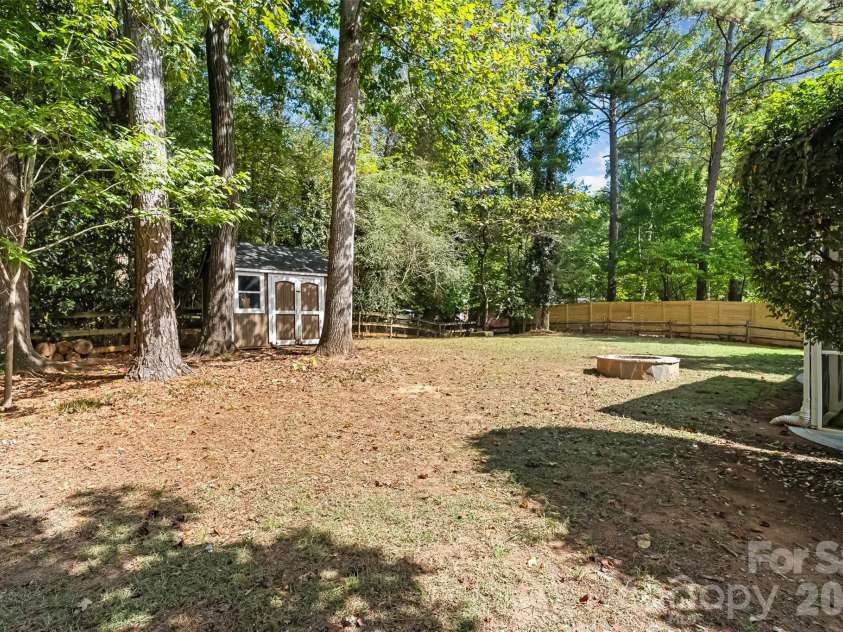 9151 Hinson Drive, Matthews, NC 28105.  MLS# CAR4432115, YatesRealty ID 55800. 