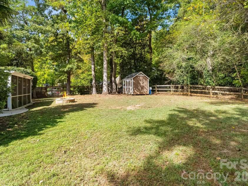 9151 Hinson Drive, Matthews, NC 28105.  MLS# CAR4432115, YatesRealty ID 55800. 