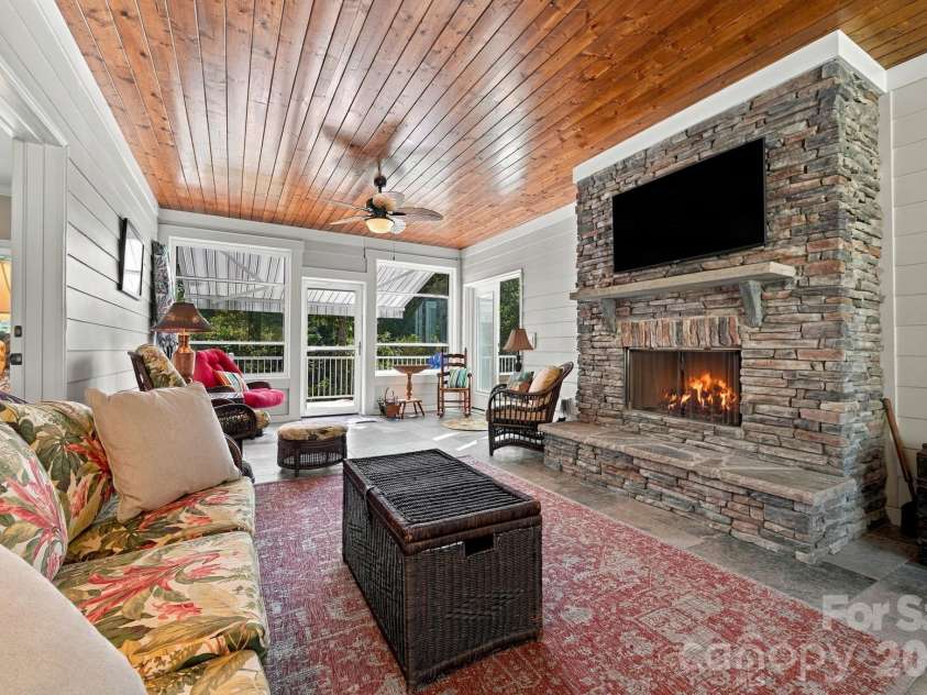 6810 McGalliard Pointe Drive, Valdese, NC 28690.  MLS# CAR4432720, YatesRealty ID 55801. 