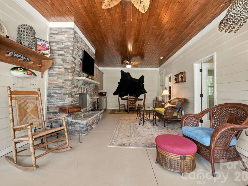 6810 McGalliard Pointe Drive, Valdese, NC 28690.  MLS# CAR4432720, YatesRealty ID 55801. 