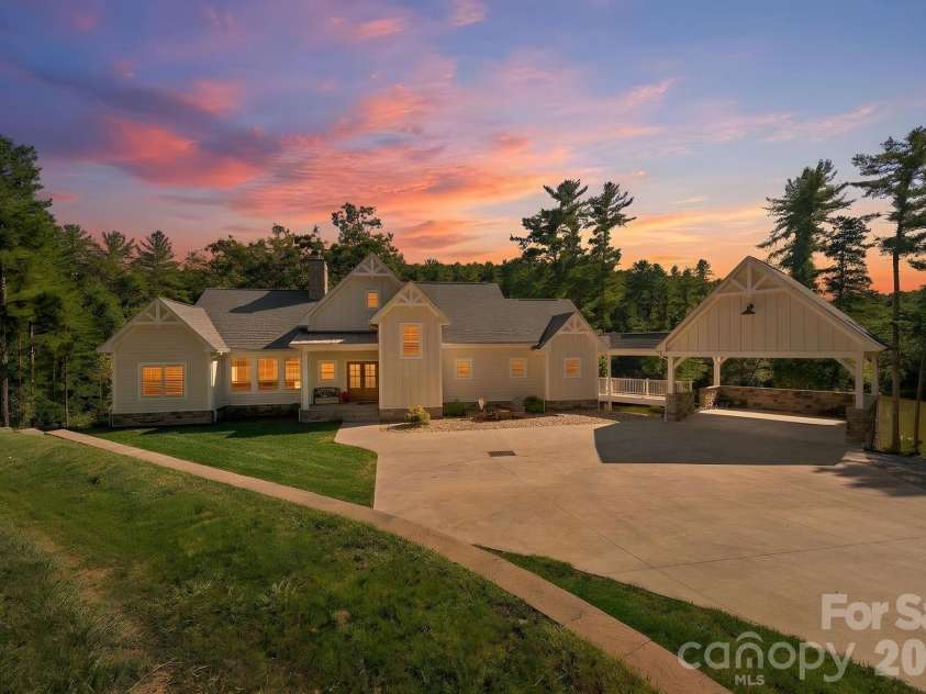 6810 McGalliard Pointe Drive, Valdese, NC 28690.  MLS# CAR4432720, YatesRealty ID 55801. 