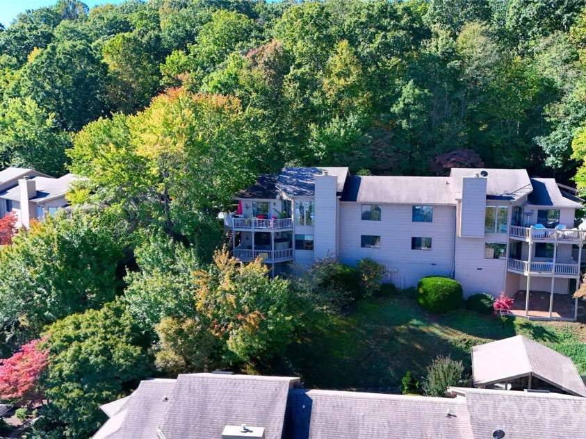 163 Country Ridge Road, Hendersonville, NC 28739.  MLS# CAR4432394, YatesRealty ID 55804. Cluster E ridgetop condo