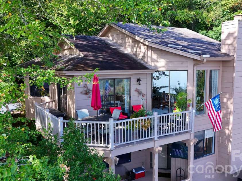163 Country Ridge Road, Hendersonville, NC 28739.  MLS# CAR4432394, YatesRealty ID 55804. End unit