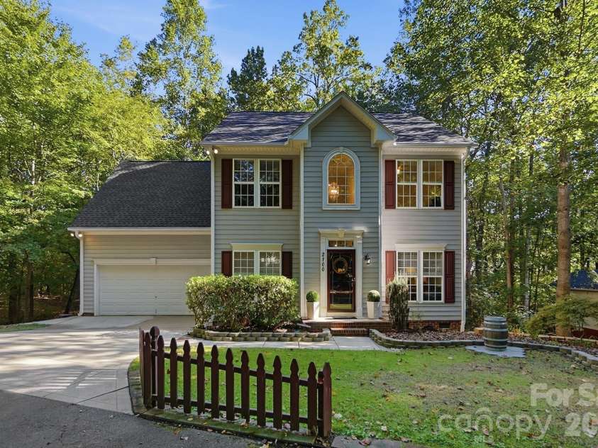 2100 Pineapple Court, Matthews, NC 28105.  MLS# CAR4431286, YatesRealty ID 55807. 