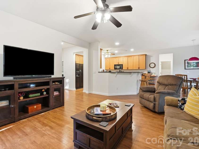 2100 Pineapple Court, Matthews, NC 28105.  MLS# CAR4431286, YatesRealty ID 55807. 