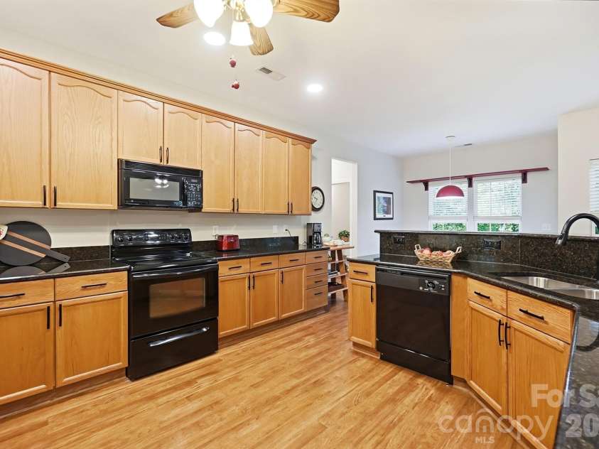 2100 Pineapple Court, Matthews, NC 28105.  MLS# CAR4431286, YatesRealty ID 55807. 