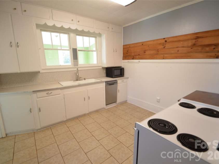 813 Powell Avenue, Valdese, NC 28690.  MLS# CAR4432871, YatesRealty ID 55809. 