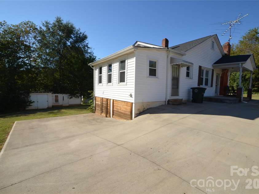 813 Powell Avenue, Valdese, NC 28690.  MLS# CAR4432871, YatesRealty ID 55809. 