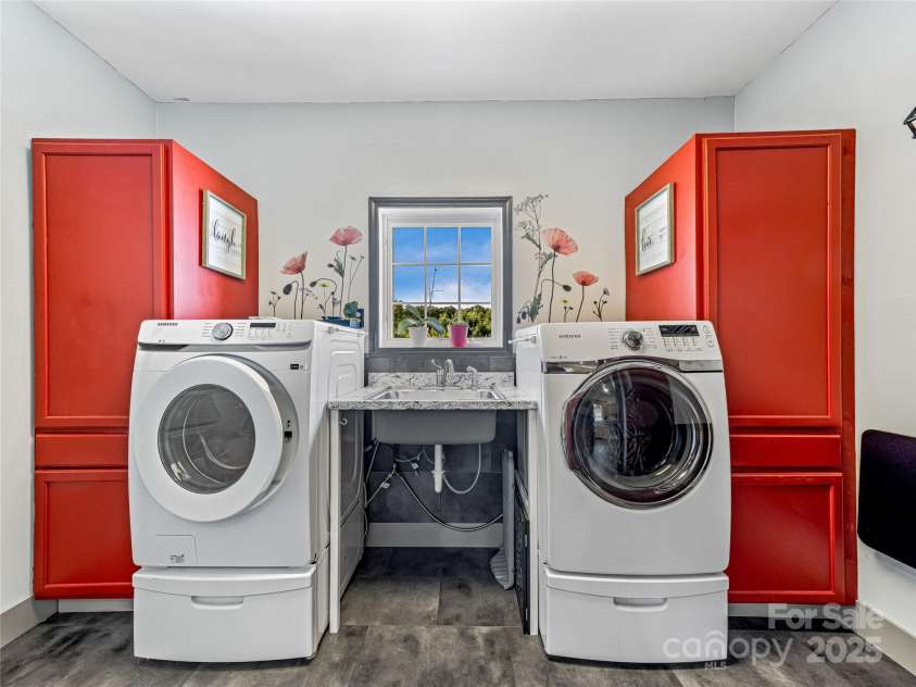 265 Flat Creek Church Road, Weaverville, NC 28787.  MLS# CAR4241685, YatesRealty ID 5581. Laundry Room with sink