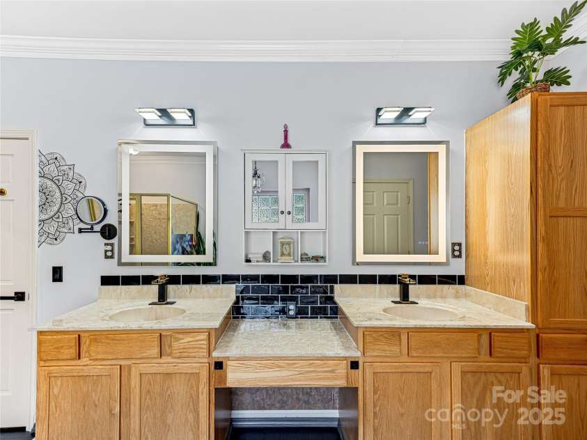 265 Flat Creek Church Road, Weaverville, NC 28787.  MLS# CAR4241685, YatesRealty ID 5581. Primary Bathroom