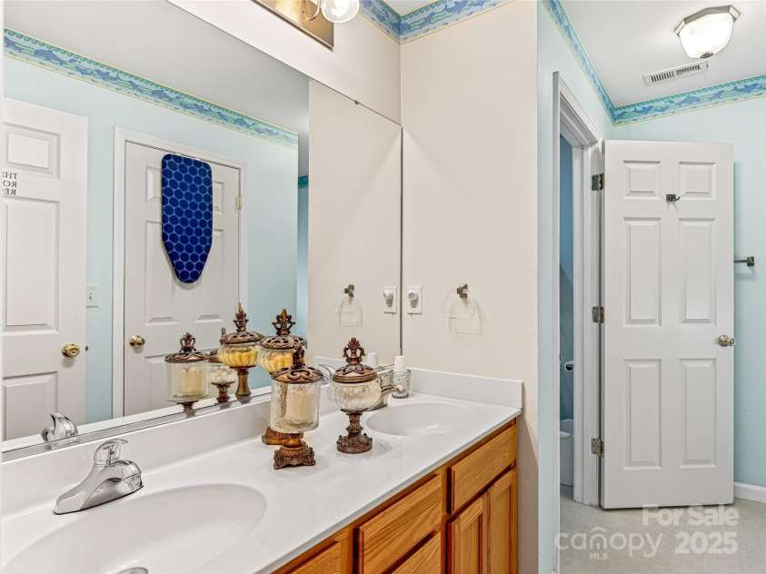 265 Flat Creek Church Road, Weaverville, NC 28787.  MLS# CAR4241685, YatesRealty ID 5581. Upstairs Bathroom