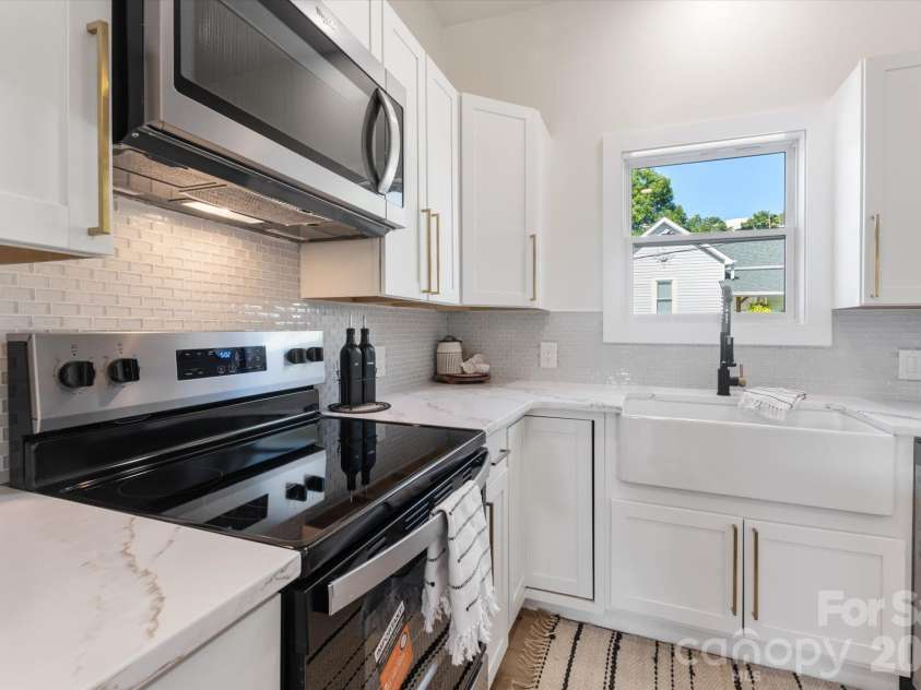 45 Gladden Street, Marion, NC 28752.  MLS# CAR4432191, YatesRealty ID 55814. 
