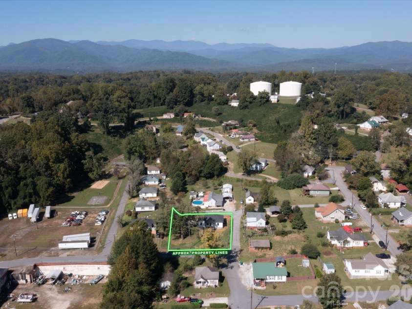 45 Gladden Street, Marion, NC 28752.  MLS# CAR4432191, YatesRealty ID 55814. 