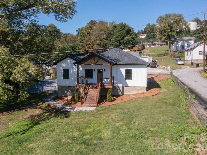 45 Gladden Street, Marion, NC 28752.  MLS# CAR4432191, YatesRealty ID 55814. 