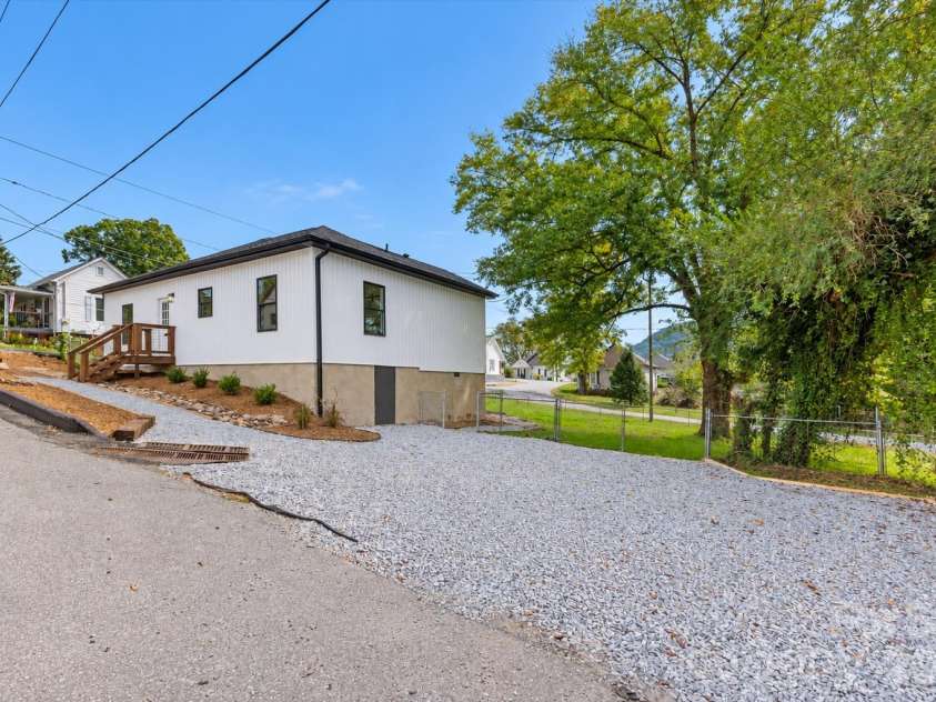 45 Gladden Street, Marion, NC 28752.  MLS# CAR4432191, YatesRealty ID 55814. 