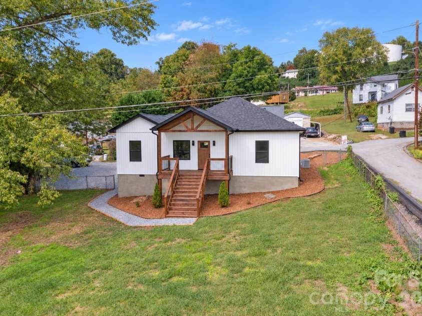 45 Gladden Street, Marion, NC 28752.  MLS# CAR4432191, YatesRealty ID 55814. 