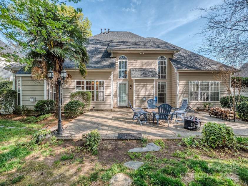 1009 Summer Creste Drive, Indian Trail, NC 28079.  MLS# CAR4241045, YatesRealty ID 5582. Back yard with privacy fencing