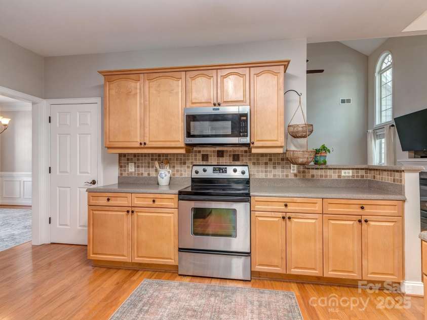 1009 Summer Creste Drive, Indian Trail, NC 28079.  MLS# CAR4241045, YatesRealty ID 5582. Kitchen