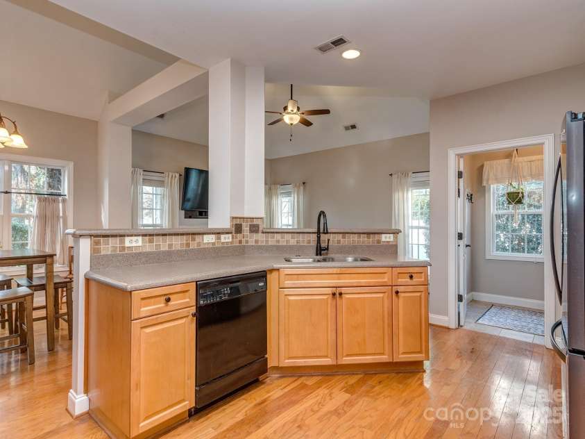 1009 Summer Creste Drive, Indian Trail, NC 28079.  MLS# CAR4241045, YatesRealty ID 5582. Open kitchen
