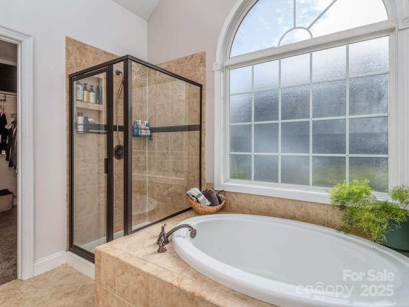 1009 Summer Creste Drive, Indian Trail, NC 28079.  MLS# CAR4241045, YatesRealty ID 5582. Primary bath