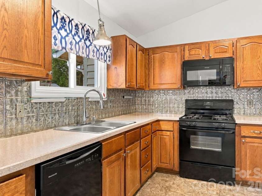 1805 Wellington Hills Circle, Salisbury, NC 28147.  MLS# CAR4434227, YatesRealty ID 5582. 