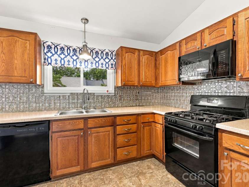 1805 Wellington Hills Circle, Salisbury, NC 28147.  MLS# CAR4434227, YatesRealty ID 5582. 