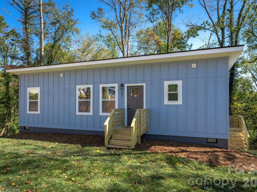 22 Crestfield Avenue, Asheville, NC 28804.  MLS# CAR4433109, YatesRealty ID 55821. 