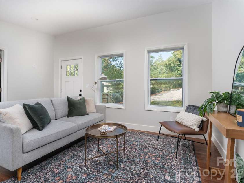 22 Crestfield Avenue, Asheville, NC 28804.  MLS# CAR4433109, YatesRealty ID 55821. 