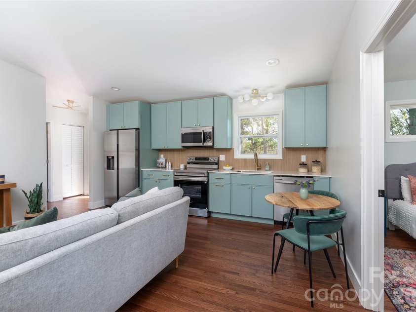 22 Crestfield Avenue, Asheville, NC 28804.  MLS# CAR4433109, YatesRealty ID 55821. 