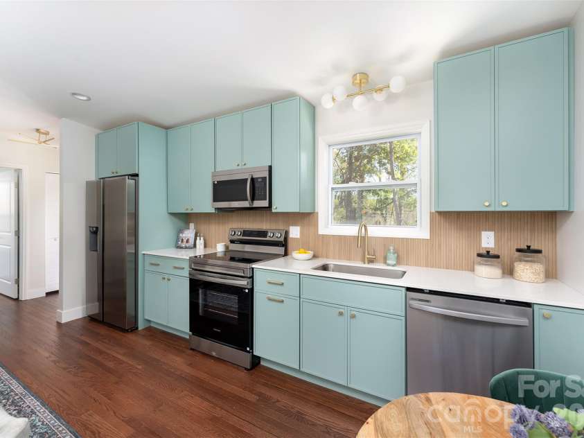 22 Crestfield Avenue, Asheville, NC 28804.  MLS# CAR4433109, YatesRealty ID 55821. 