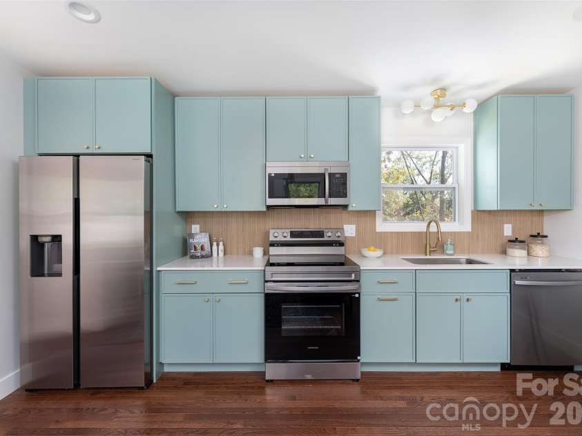 22 Crestfield Avenue, Asheville, NC 28804.  MLS# CAR4433109, YatesRealty ID 55821. 