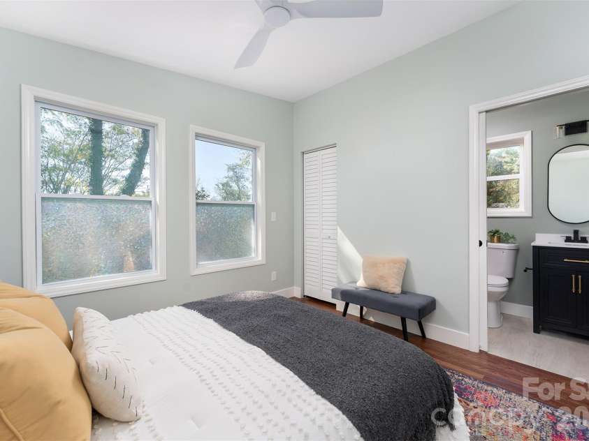 22 Crestfield Avenue, Asheville, NC 28804.  MLS# CAR4433109, YatesRealty ID 55821. 