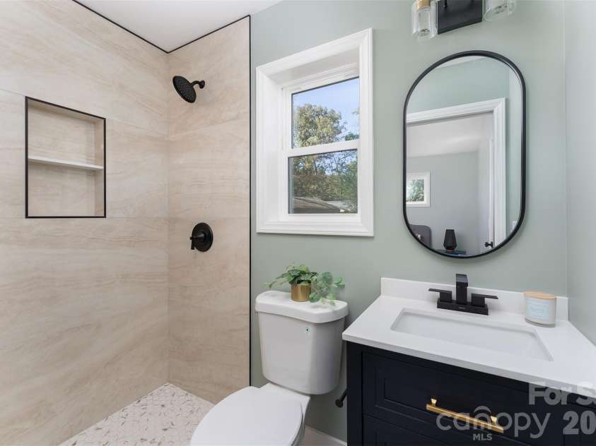 22 Crestfield Avenue, Asheville, NC 28804.  MLS# CAR4433109, YatesRealty ID 55821. 