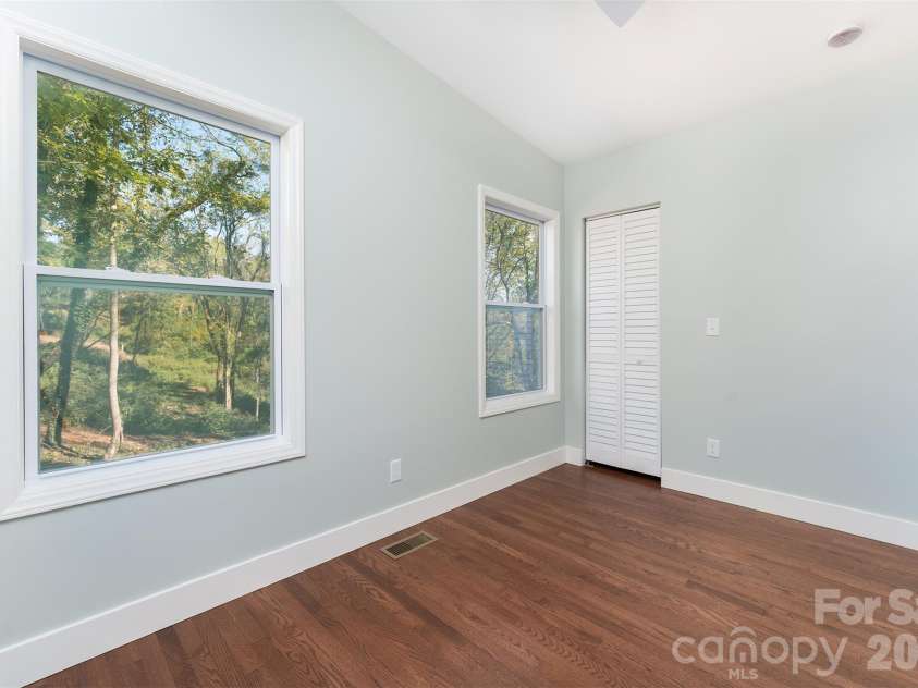 22 Crestfield Avenue, Asheville, NC 28804.  MLS# CAR4433109, YatesRealty ID 55821. 