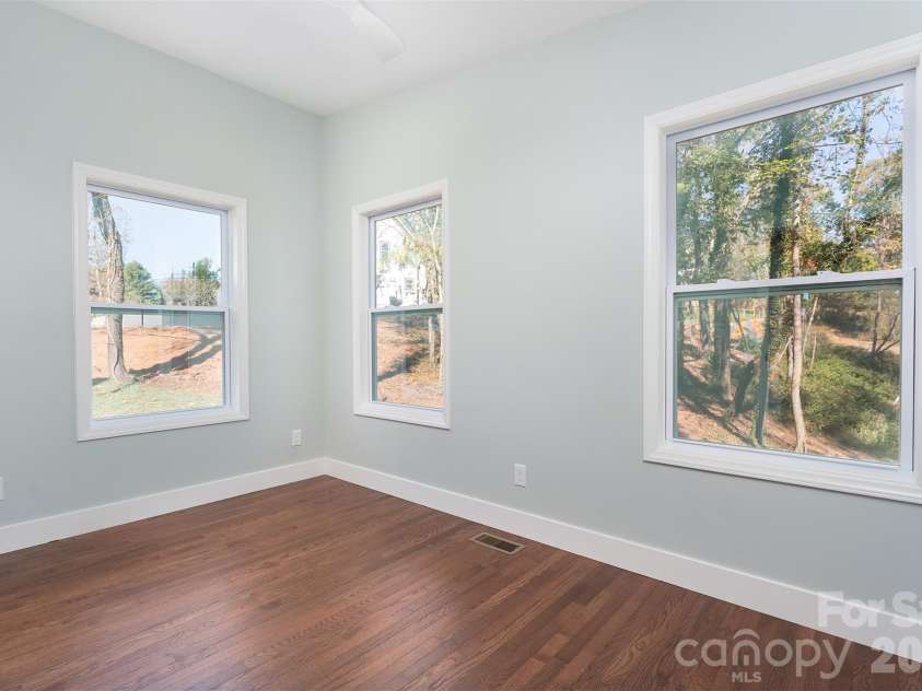22 Crestfield Avenue, Asheville, NC 28804.  MLS# CAR4433109, YatesRealty ID 55821. 