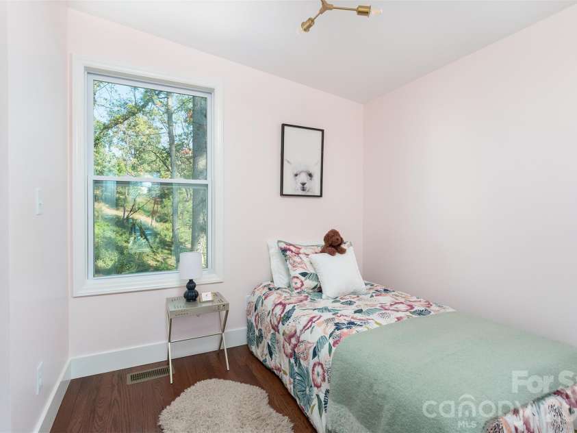 22 Crestfield Avenue, Asheville, NC 28804.  MLS# CAR4433109, YatesRealty ID 55821. 