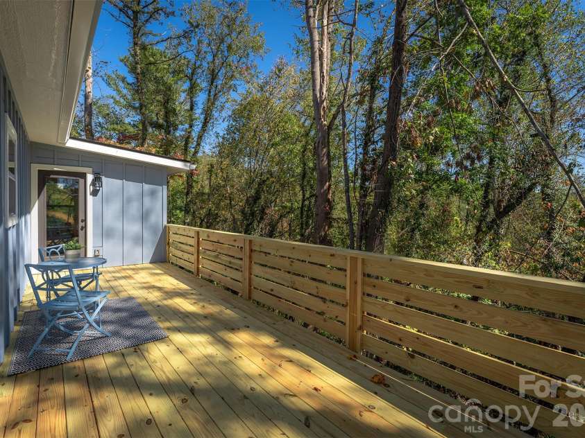 22 Crestfield Avenue, Asheville, NC 28804.  MLS# CAR4433109, YatesRealty ID 55821. 