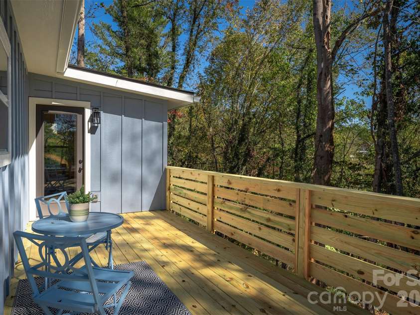 22 Crestfield Avenue, Asheville, NC 28804.  MLS# CAR4433109, YatesRealty ID 55821. 