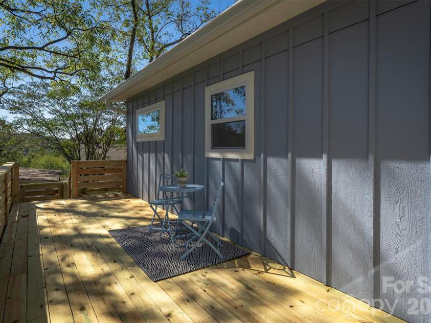 22 Crestfield Avenue, Asheville, NC 28804.  MLS# CAR4433109, YatesRealty ID 55821. 