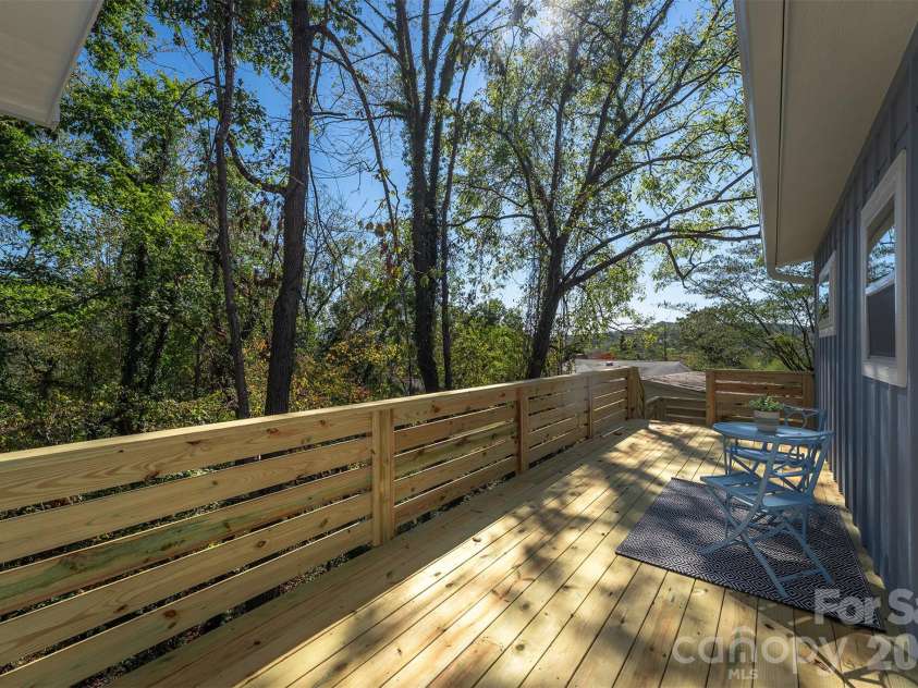 22 Crestfield Avenue, Asheville, NC 28804.  MLS# CAR4433109, YatesRealty ID 55821. 