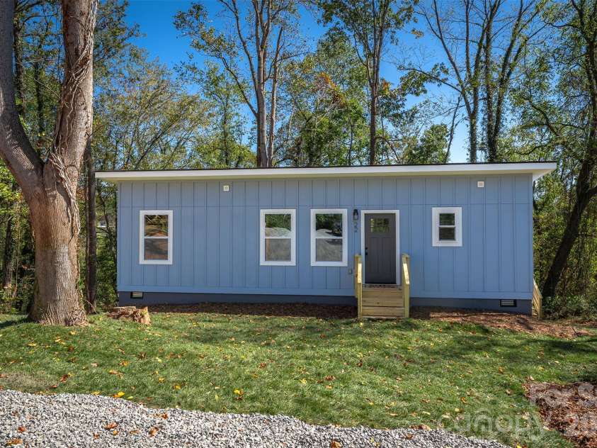 22 Crestfield Avenue, Asheville, NC 28804.  MLS# CAR4433109, YatesRealty ID 55821. 
