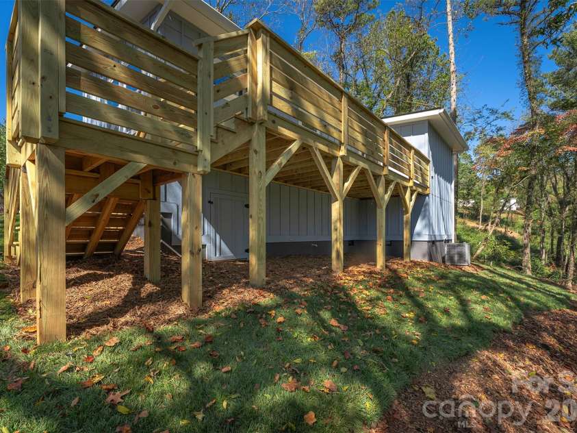 22 Crestfield Avenue, Asheville, NC 28804.  MLS# CAR4433109, YatesRealty ID 55821. 