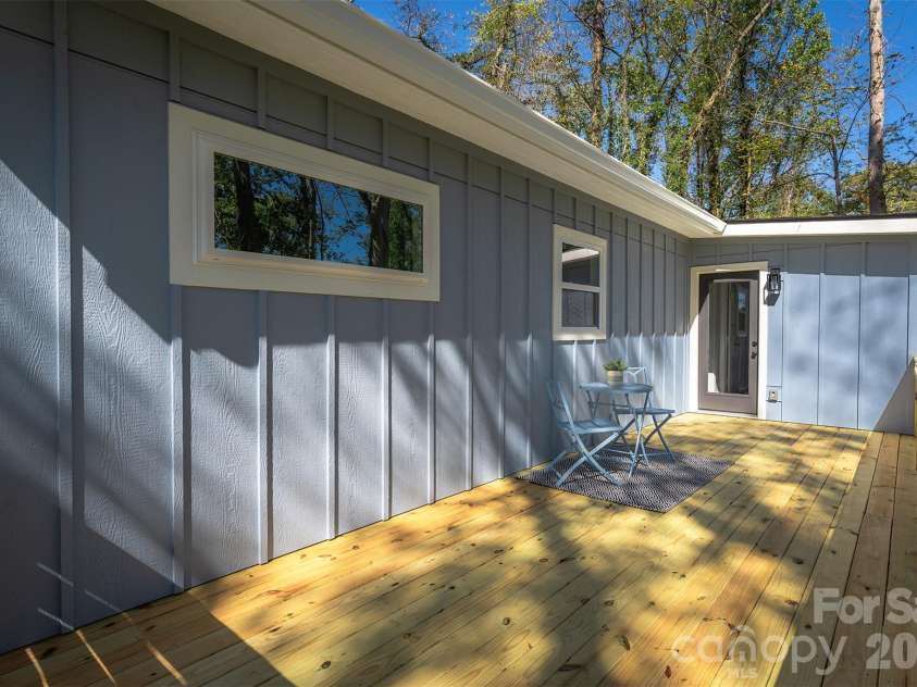 22 Crestfield Avenue, Asheville, NC 28804.  MLS# CAR4433109, YatesRealty ID 55821. 