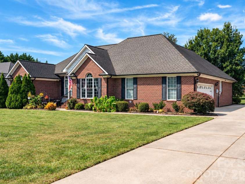 2915 Woodfield Lane, Lincolnton, NC 28092.  MLS# CAR4432025, YatesRealty ID 55823. 