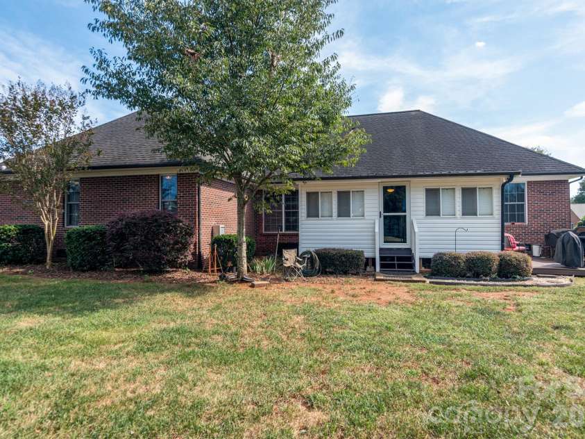 2915 Woodfield Lane, Lincolnton, NC 28092.  MLS# CAR4432025, YatesRealty ID 55823. 