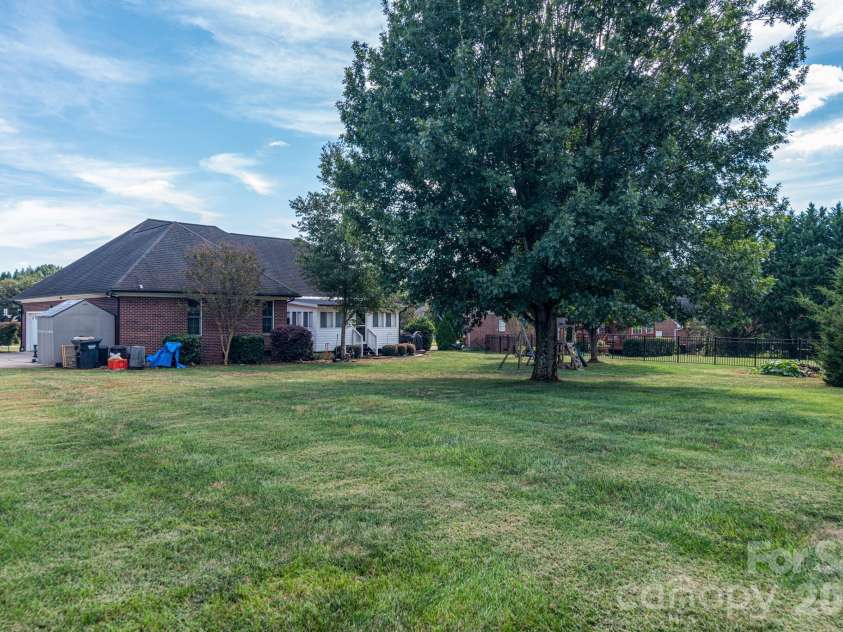2915 Woodfield Lane, Lincolnton, NC 28092.  MLS# CAR4432025, YatesRealty ID 55823. 
