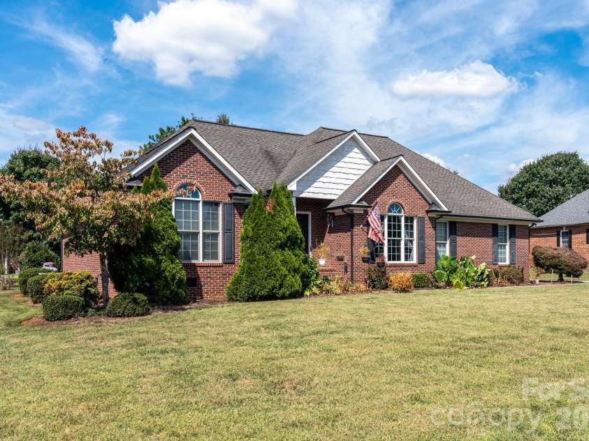 2915 Woodfield Lane, Lincolnton, NC 28092.  MLS# CAR4432025, YatesRealty ID 55823. 
